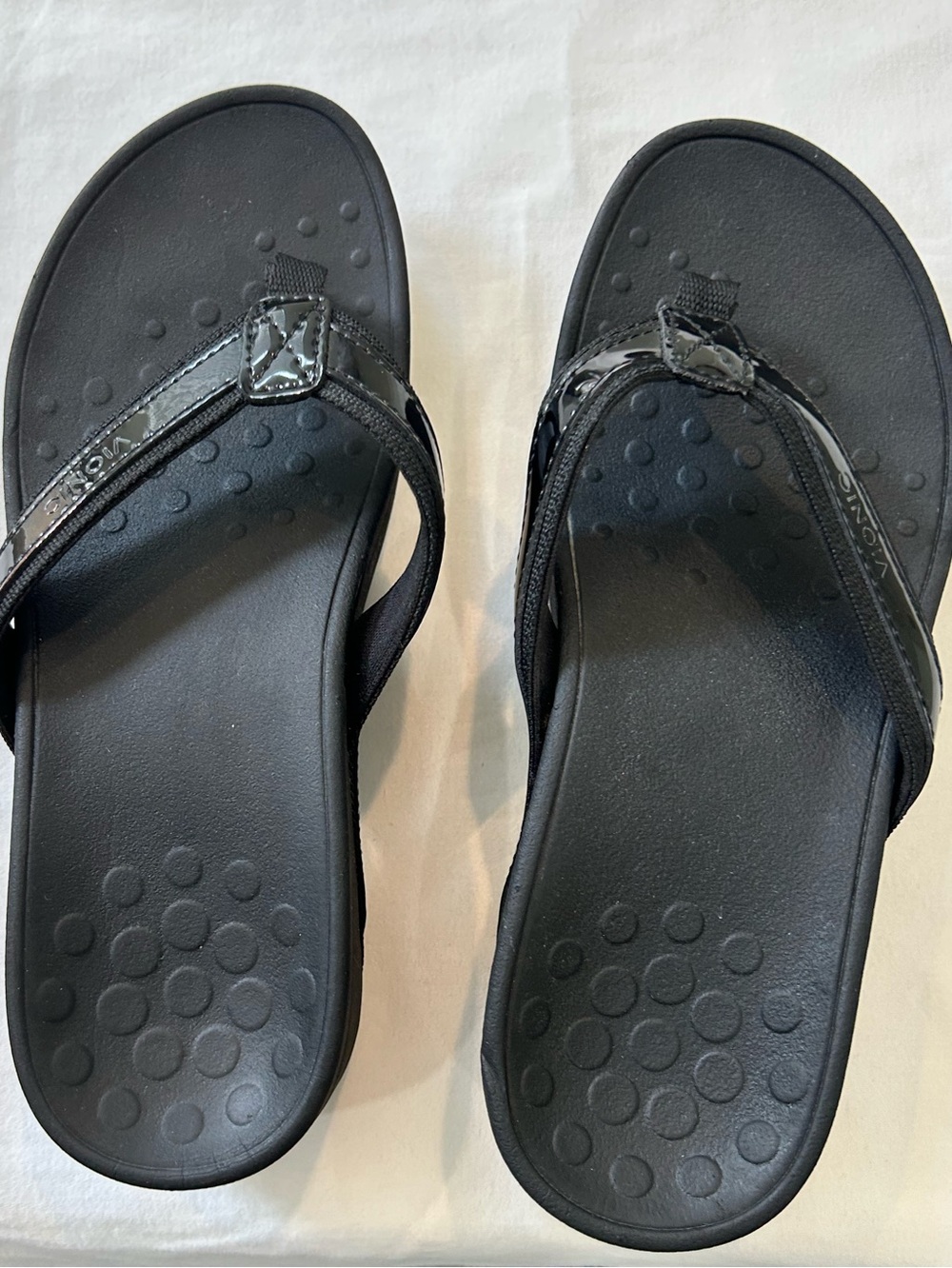 Vionic Black Patent Thong Sandals